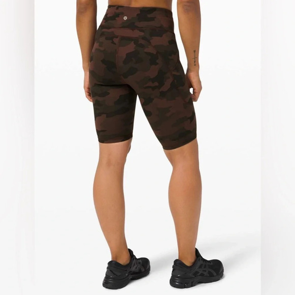 Lululemon Invigorate High-Rise Short 10"
Heritage 365 Camo Brown Earth Multi - Picture 3 of 7